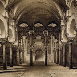 Main nave and mihrab of the mosque (Córdoba)